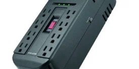 Protección de Poder - Voltaje / Reguladores en Línea